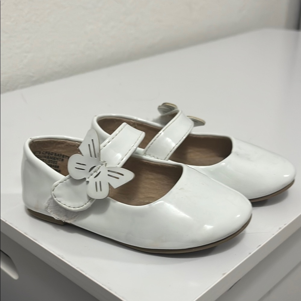 Soda White Dress Shoes with Flower Embellishment